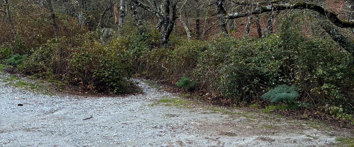 La Concha trailhead at Refugio de Juanar — signage and parking area